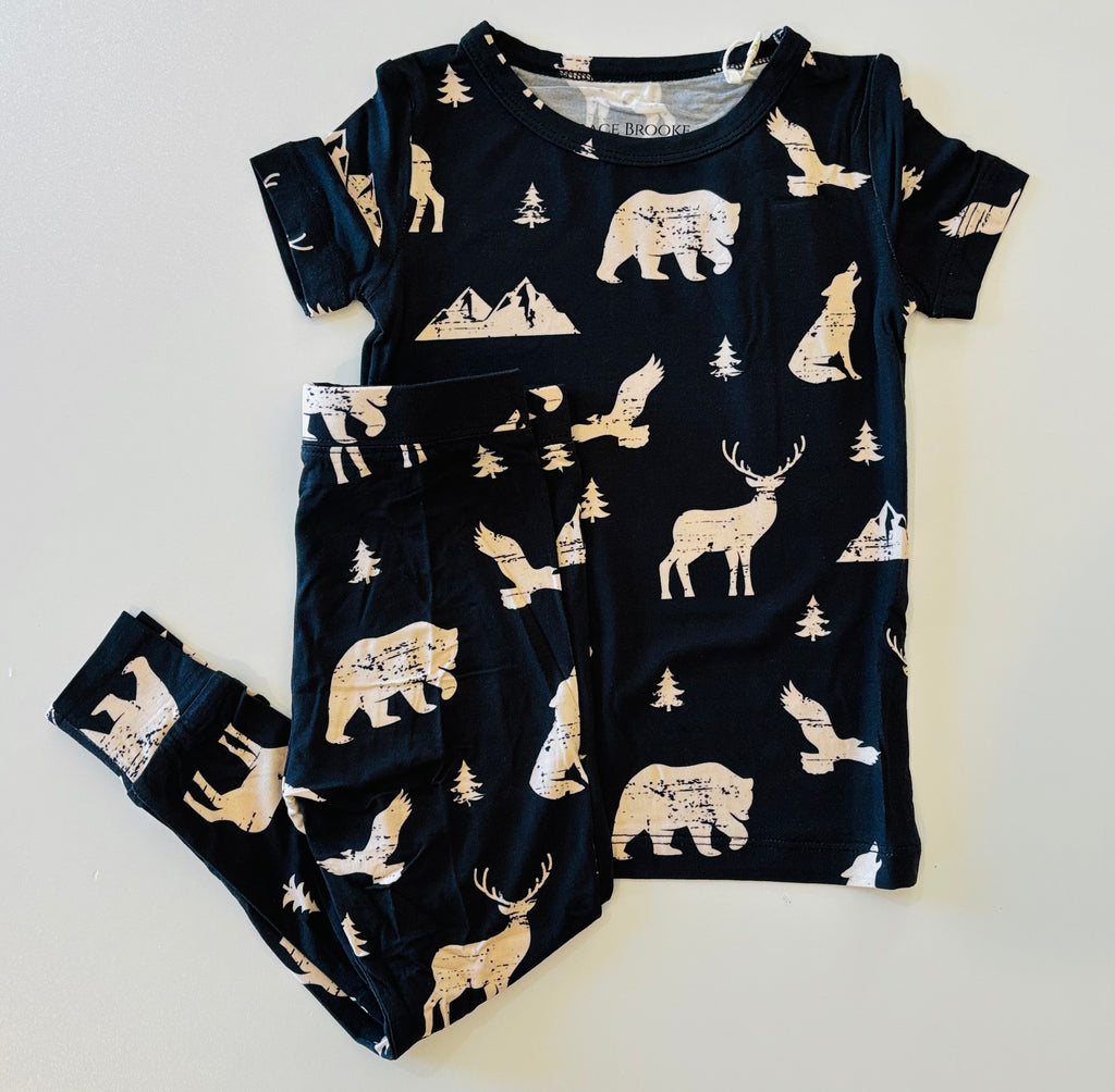 Mountain Animals Short sleeve and pant set